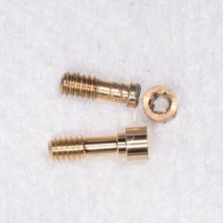Figure 2a: The fractured screw seen in this image is the consequence of suboptimal torque. Figure 2a: The fractured screw seen in this image is the consequence of suboptimal torque.