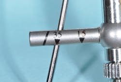 Figure 1a: Parallax effect with cantilever wrench fixed at 35 Ncm viewed at 90 degrees Figure 1a: Parallax effect with cantilever wrench fixed at 35 Ncm viewed at 90 degrees