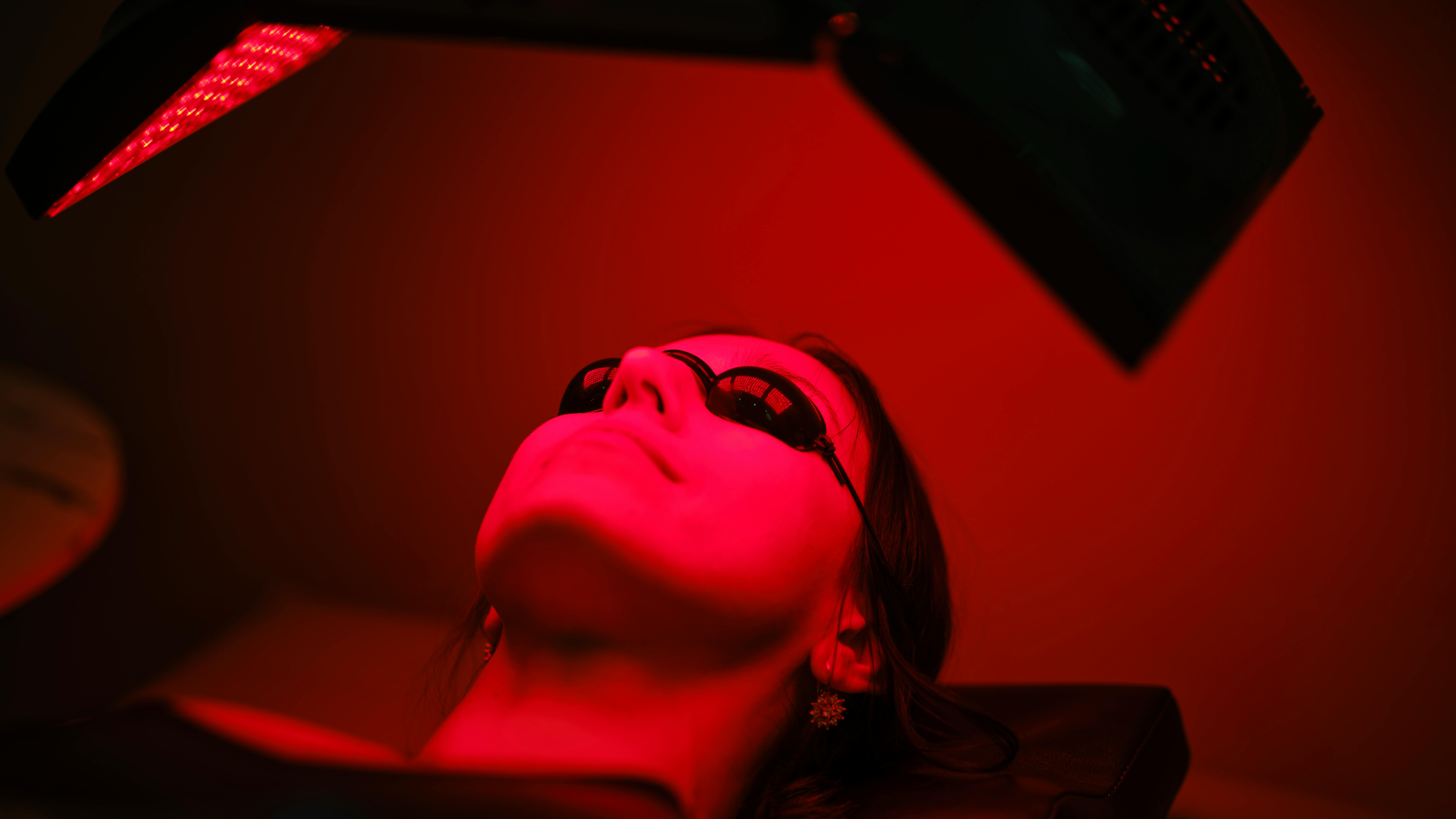 woman using a mask for red light therapy